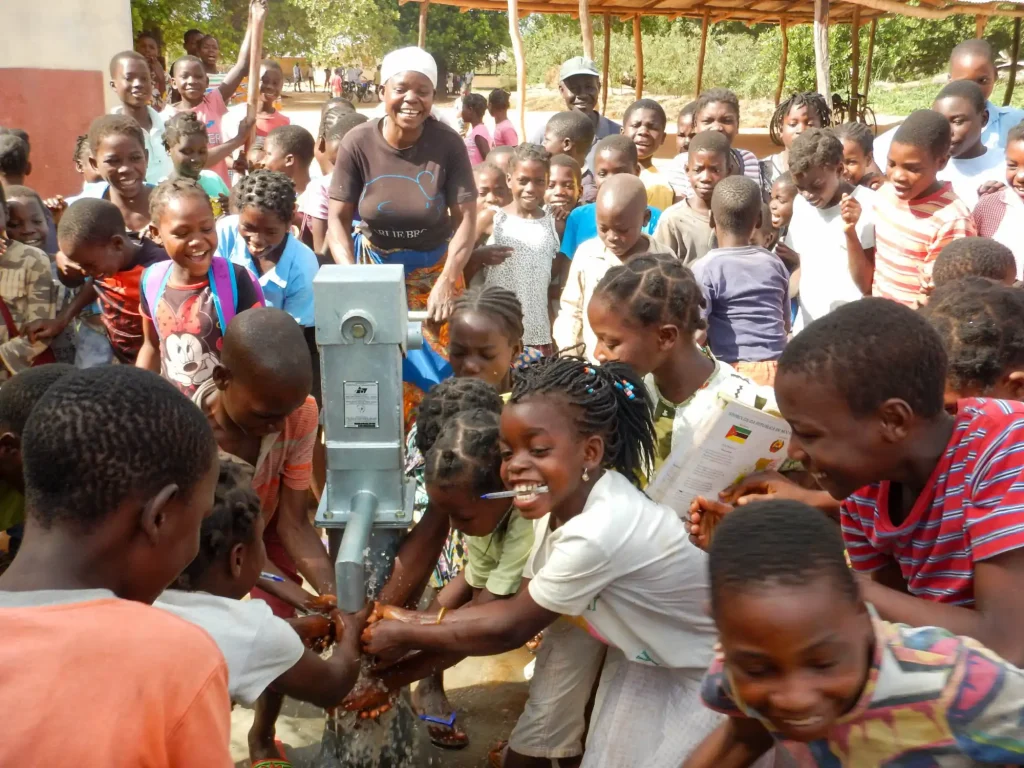 Donate Water4Life Drilling water wells in Mozambique